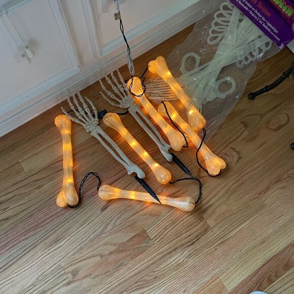 Halloween Skeleton Light Up Bones Vintage Glow in the Dark 5 Foot Skeleton - Picture 3 of 15